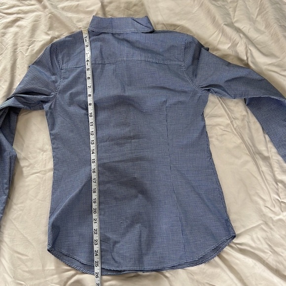 Van Heusen Women’s S/P Long Sleeve Slim Fit Button Front Shirt - Picture 11 of 12